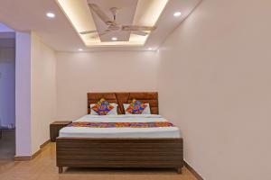 Katil atau katil-katil dalam bilik di FabHotel Moonlight & Banquets +21 gambar