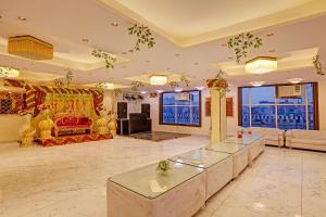Ruang duduk di FabHotel Moonlight & Banquets