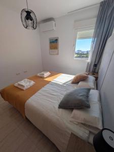 Ένα ή περισσότερα κρεβάτια σε δωμάτιο στο Penthouse with Ocean Views