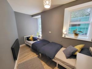 Voodi või voodid majutusasutuse Two bedroom flat, with parking, 250m from the beach toas