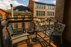 Balkón nebo terasa v ubytování City Centre Balcony Apartment for 6 - Steps to Dining, Bars & Train