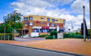 a building on the side of a street at Brommy Apartments in Brake