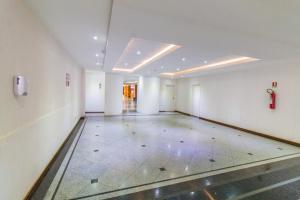 an empty room with a glass floor in a building at Flat central, charmoso e confortável - 804 Garvey in Brasilia