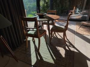 a table and chairs in a room with a window at B&B Molenweg in Laren