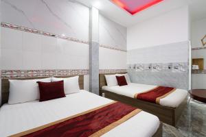 Postel nebo postele na pokoji v ubytování Collection O District 12 - Mau Tim Hotel