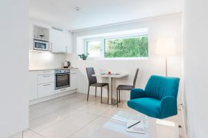 a kitchen and dining room with a table and chairs at CITY STAY - Lindenstrasse in Zürich