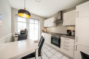 Η κουζίνα ή μικρή κουζίνα στο Moderne Doppelhaushälfte nahe Strand und Deich in Dagebüll