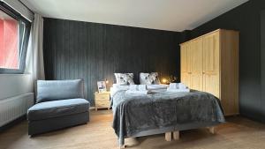 a bedroom with a bed and a chair at VITA AQUA Kątno in Kątno