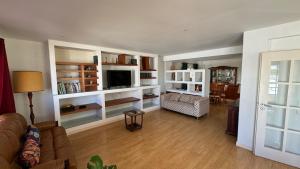 Μια τηλεόραση ή/και κέντρο ψυχαγωγίας στο Oceans House Villa
