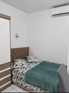 Ένα ή περισσότερα κρεβάτια σε δωμάτιο στο Casa central Balneário Camboriú