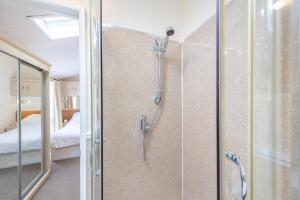 Ένα μπάνιο στο 2 Bed in Tresaith oc-c33408 +16 φωτογραφίες