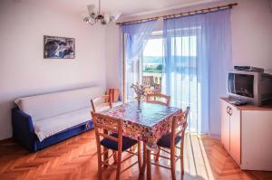 Kuchyň nebo kuchyňský kout v ubytování Apartments Biserka