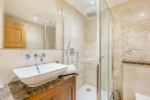 a bathroom with a sink and a shower at 2 Bed in Langham oc-l33117 in Langham +10 photos