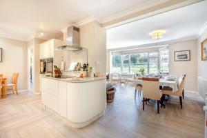 Dapur atau dapur kecil di 4 Bed in Brook oc-b30296