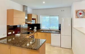 Η κουζίνα ή μικρή κουζίνα στο 2 Bedroom Nice Home In Arcos De La Frontera