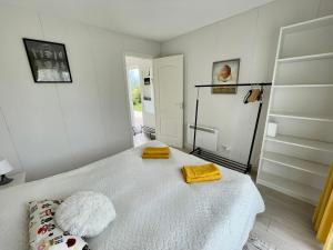 Кровать или кровати в номере Teitupes, brīvdienu mājas pie jūras