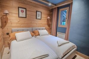 Postel nebo postele na pokoji v ubytování Roche des Fours 210