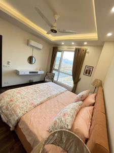 Postel nebo postele na pokoji v ubytování Elysium Tower Premium Serviced Luxury Apartment Islamabad