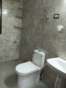 Ένα μπάνιο στο Kesarjees