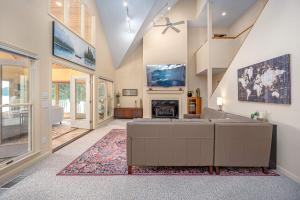 a living room with a couch and a fireplace at Lake Days Getaway in Hillsborough