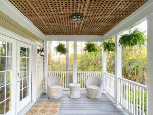 Gallery image of Large Home w Spa Midway to Savannah & Tybee Island! Dog friendly Venue in Savannah +95 photos