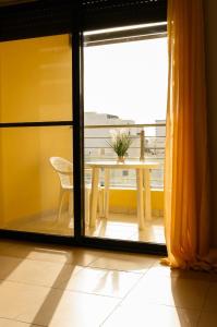 Balkoni atau teres di Royal room in a spacious apartment