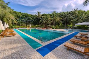 Bazén v ubytování Cuc Phuong Mineral Resort Ninh Binh nebo v jeho okolí