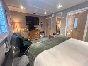 Postel nebo postele na pokoji v ubytování Lochindaal Hotel + 128 fotografií