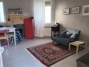 Η κουζίνα ή μικρή κουζίνα στο dolcecasa77