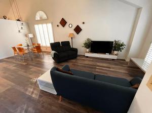 Χώρος καθιστικού στο Luxury Home in Phoenix Peoria for 16 Guests & Pool