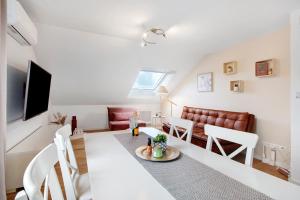 Телевизор и/или развлекательный центр в Dreiländerblick Apartments Lörrach