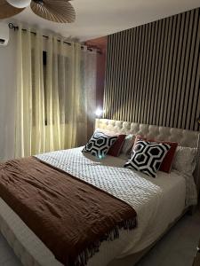 Ένα ή περισσότερα κρεβάτια σε δωμάτιο στο Serenity Stone