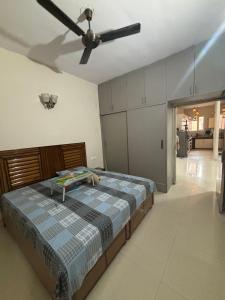 Ένα ή περισσότερα κρεβάτια σε δωμάτιο στο Hotel Kuber ambala road near bus stand A UNIT OF A G GROUP OF HOTELS