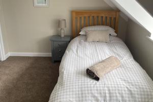 Postel nebo postele na pokoji v ubytování Cottage - Sleeps 4 - Pets Ok - Garden -Parking