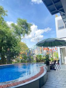 Kolam renang di atau dekat dengan Bamboo Riverside Homestay
