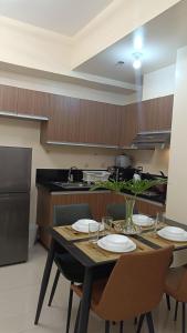 Η κουζίνα ή μικρή κουζίνα στο Room Stay