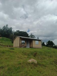 ラキラにあるVilla Teresa Ráquiraの田地小屋
