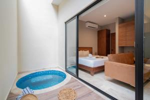 Postel nebo postele na pokoji v ubytování Loft with private pool + 7 fotografií