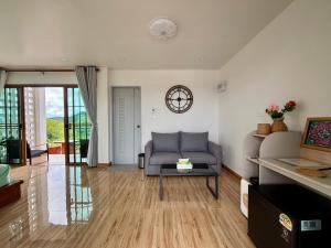 a living room with a couch and a table at เขาลมเย็น in Khao Kho