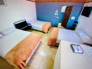 Ένα ή περισσότερα κρεβάτια σε δωμάτιο στο Nomads Family Rooms, Fortuna Town