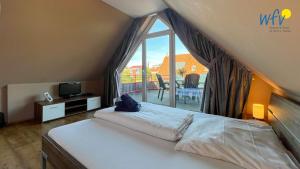 a bedroom with a bed and a large window at Haus Gartenstraße Ferienwohnung Nemo in Borkum