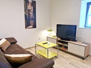 a living room with a couch and a tv at Mural del Castillo II, La Alberca in La Alberca