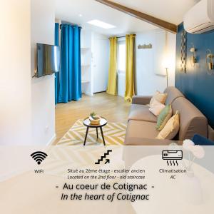 un soggiorno con un divano e un tavolo di Cosy & Chill Appartements - Au cœur du village de Cotignac, en Provence a Cotignac
