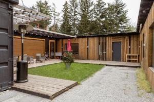 Taman di luar YUZU FULL-House