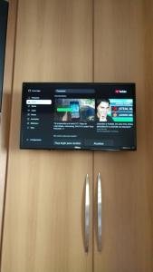 a tv on top of a wooden cabinet at Ed Plaza Viena Apto 3 Quartos Vista Mar in Florianópolis