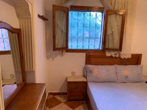 a bedroom with two beds and a window at Zellaka apartamento2 in Asilah