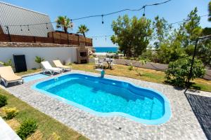 a swimming pool in the backyard of a villa at Anamur Deluxe Glamping Dome in Anamur +4 photos