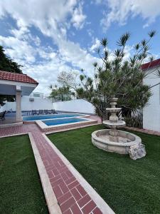 Bazén v ubytování Alojamiento para 4 personas con piscina Loft Beta nebo v jeho okolí