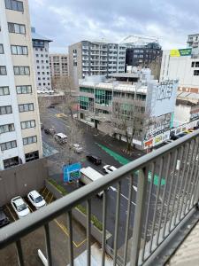 Το κτήριο όπου στεγάζεται  το διαμέρισμα