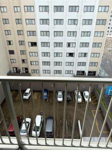 Το κτήριο όπου στεγάζεται  το διαμέρισμα +2 φωτογραφίες